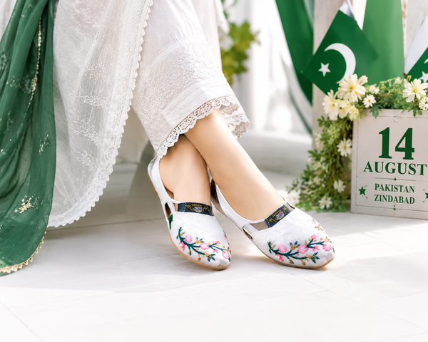 Women's White Floral Embroidered Khussa – 14 August Special | Elegant Traditional Flats